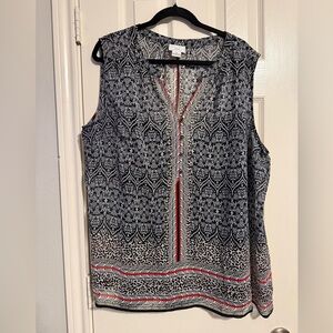 Liz Claiborne sleeveless V-neck blouse with a black and white print sz 1X